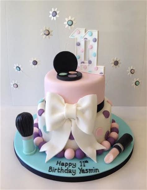 Her sister also wanted to reflect her love of the ocean, sea turtles, frangipanis and surfing into the cake. Girly Birthday Cakes | Cakes by Robin