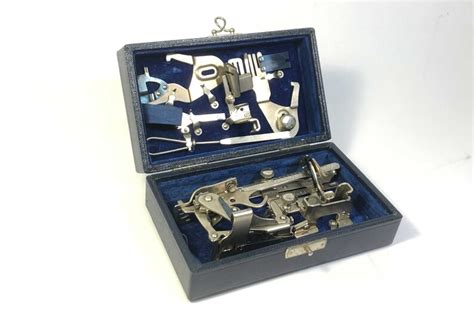 Deluxe Singer Featherweight Attachment Set Box Featherweight 221 222