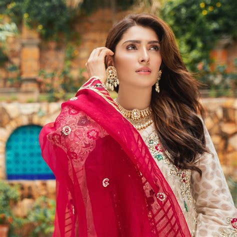 Ayeza Khan Looking Gorgeous In Latest Shoot For Rjs Pret 247 News