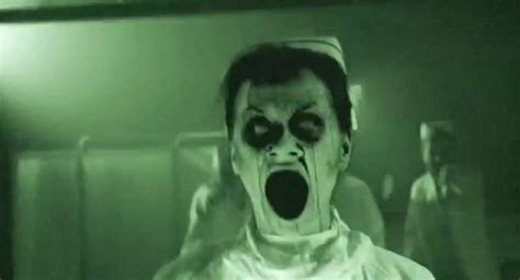 Der begriff »sozialpsychiatrie« beschreibt eine bestimmte art und weise, menschen bei seelischen krisen und psychischen erkrankungen professionell zu helfen. Grave Encounters CDN, 2011 [Ben Wilkinson, Sean Rogerson ...