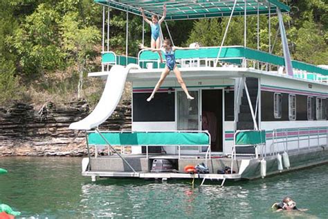 Plenty of space for docking boats & fishing from shore. 64-foot Jamestowner Houseboat