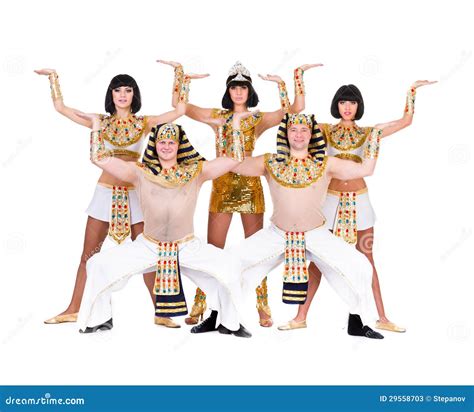 Danseurs Rectifiés Dans La Pose égyptienne De Costumes Image Stock