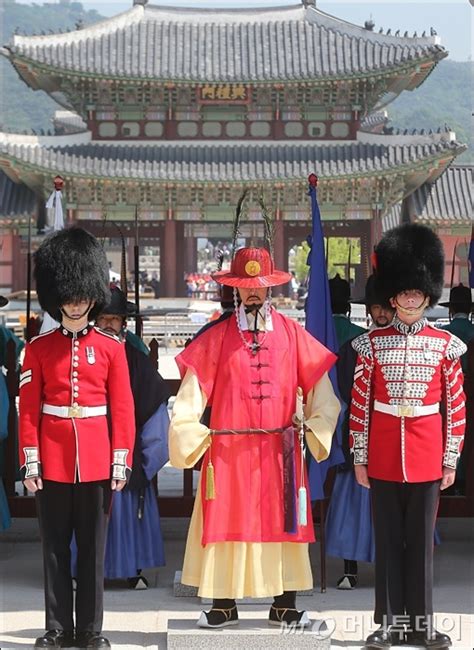 Search the world's information, including webpages, images, videos and more. Shansquare Blog: 英國皇室御林軍在景福宮光化門外﹖