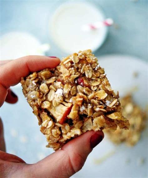 Healthy oat bars, apple pie flavour an easy granola bar recipe, oat flapjacks are perfect for kids toddlers and baby led weaning #granola bar #snackattack #babyledweanin. Healthy Baked Apple Oatmeal Bars - My Everyday Table