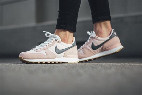 Take A Light Pink Stab On A New Nike Internationalist Pink Nike Shoes