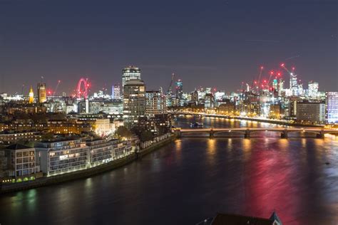 7 Incredible Photos Of London At Night