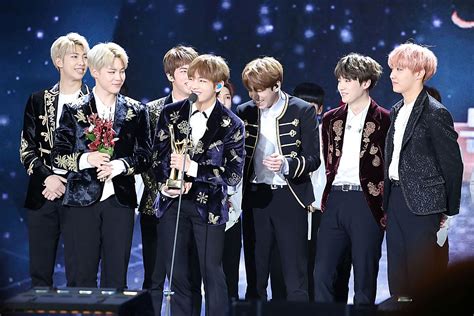 Bagaimana tidak, saat ini bts menjadi salah satu boyband yang paling terkenal di korea. Profil dan Biodata BTS | Biografi, Fakta, Album, Member ...
