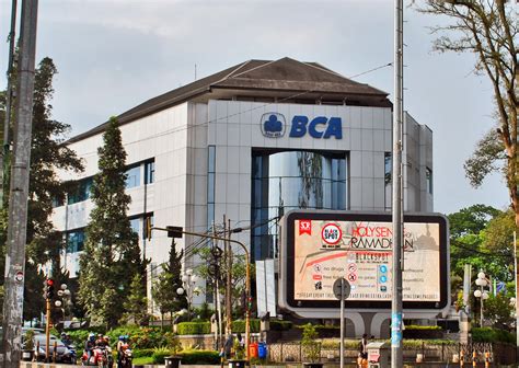 Bca Dago Another Bank Central Asia Office Gedung Bca Di J Flickr