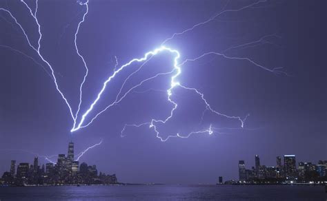Video Of The Dramatic Lightning Strike At The World Trade Center Has