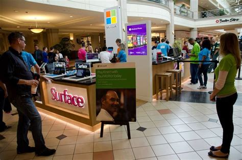 Fans And Associates Ready For Our Microsoft Specialty Retail Store At