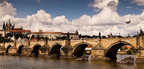 1870 nazývaný karlův, byl založen r. Na Karlův most se po restaurování vrátilo barokní sousoší ...