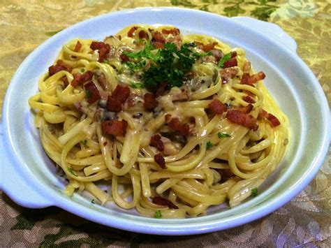 Spaghetti carbonara, one of the most famous pasta recipes of roman cuisine, made only with 5 simple ingredients: Bacon and Mushroom Carbonara Recipe | Recipes, Carbonara ...