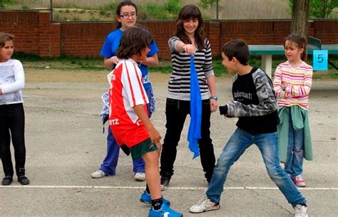 Instrucción hace referencia a varios artículos:: El pañuelo como recurso para aprender sintaxis | EDUCACIÓN 3.0