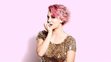 Kaley Cuoco Pink Hair Portrait Uhd 4k Wallpaper Pixelz