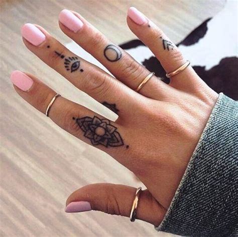 Finger tattoos have become very popular recently, and it's easy to see why. Pin on tattoos