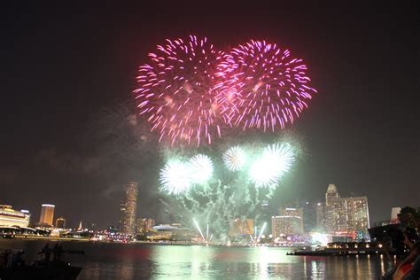Every year, 9th august peoples are celebrate happy national day 2021. Singapore National Day Parade 2011 | Singapore National ...