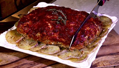 Spread meat with 1/2 cup ketchup. Meatloaf 400 Degrees How Long / Easy Meatloaf Recipe The ...