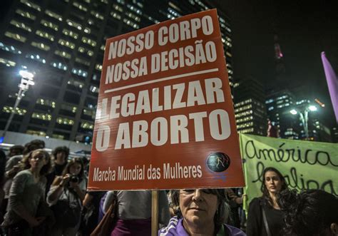 Brésil : les victimes de viol devront « raconter en détail » leur agression pour avorter - Elle