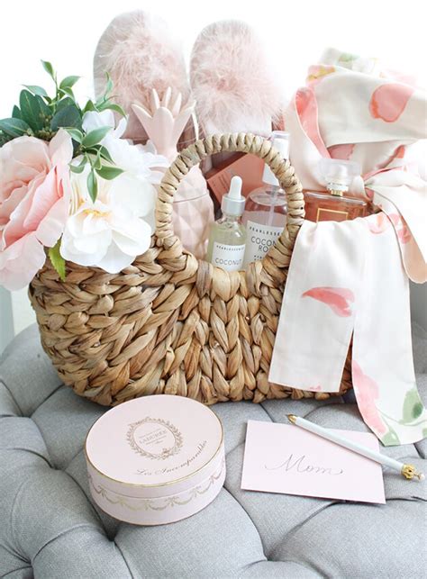 Maybe you would like to learn more about one of these? DIY Gift Basket Idea For Mom - Picnic in a box ...