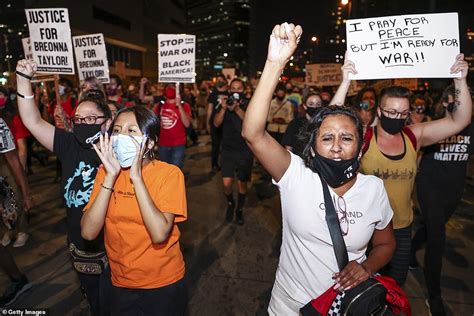 Protesters Harass Diners In Florida After Breonna Taylor Grand Jury