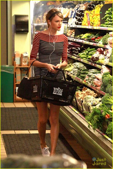 Taylor Swift Whole Foods Grocery Run Photo Photo Gallery Just Jared Jr