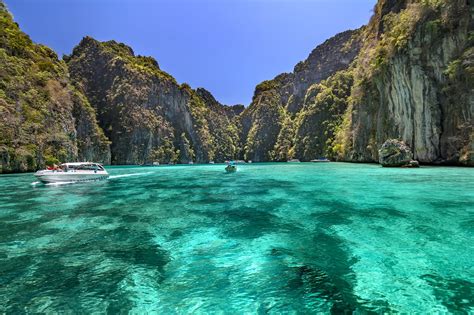 Shipwrecked Boat Tour In Phi Phi Phi Phi Island Hopping Tour Go Guides