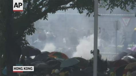 Hong Kong Protests Police Fire Tear Gas Water On Protesters Cbs Com