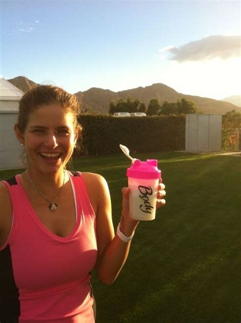 Julia Goerges ‏juliagoerges What Do You Think Of My Lovely Pink Shaker
