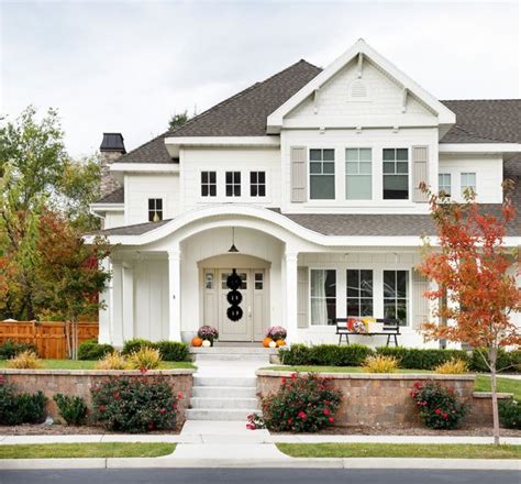 • 65+ modern farmhouse exterior design ideas 2020. This transitional farmhouse exterior is inviting, timeless ...