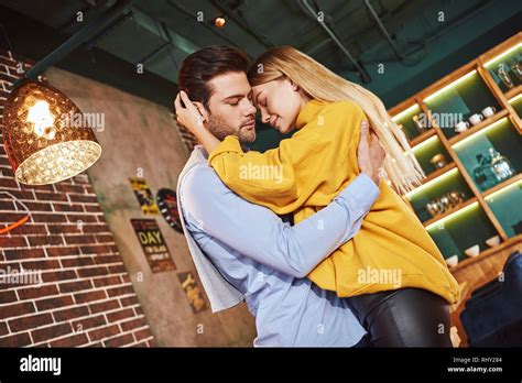 Una Noche De Pareja Elegante Fotos E Im Genes De Stock Alamy