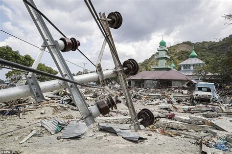 Indonesia Quake Tsunami Death Toll Rises To 1407 As Survivors Are