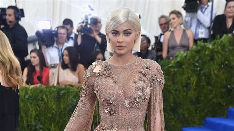 Kylie Jenner Reveals She S Going Back To Platinum Blonde Hair