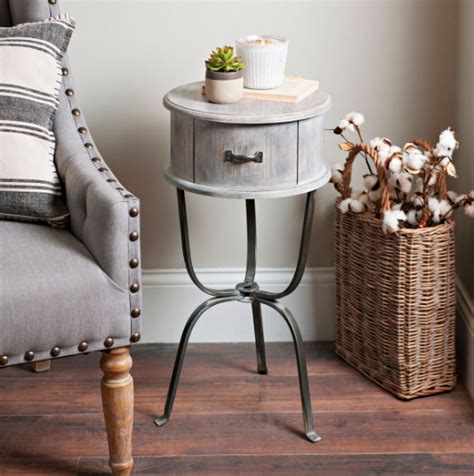 We Are Loving The Farmhouse Chic Look Of This Perfect End Table 😍
