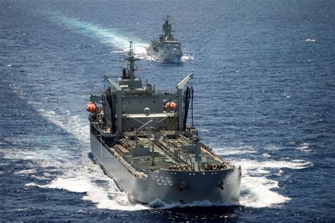 2 Australian Navy ships dock in Subic Bay for 5-day visit | Global News