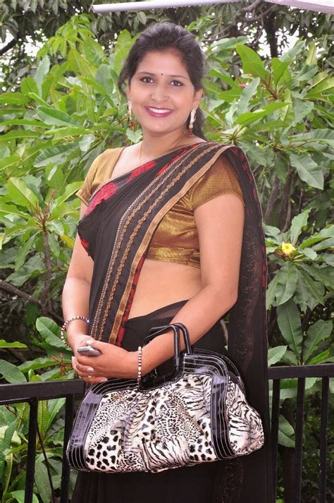 Cute And Sizzling Actresses Mallu Aunty Hot Navel Show Hd Photos In