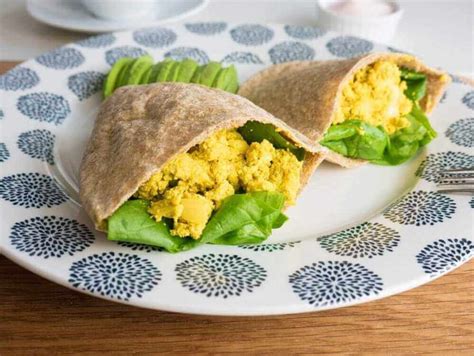 Tofuscramble And Spinach Filled Pittas With Avocado Exceedingly Vegan
