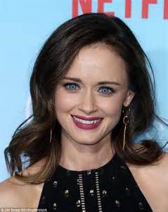 Alexis Bledel Dishes About Rorys Love Life Bombshell On Gilmore Girls