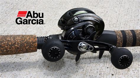 Revo beast er skabt til fiskeri med store baits, perfekt til fiskeri efter gedder og andre store predators. Abu Garcia REVO Beast Swimbait Reel Review - YouTube