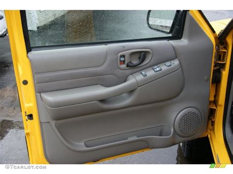 2003 Chevrolet S10 Zr2 Extended Cab 4x4 Medium Gray Door Panel Photo