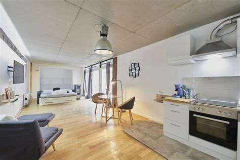 Wir vermieten unsere gemütliche loftwohnung im ersten obergeschoss unseres freistehenden hauses, in ruhiger und grüner lage im schönen hamburg. Unsere Lofts: - Loft-Hamburg: 1-6 Monate in HH zuhause