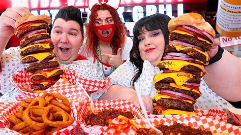 Heart Attack Grill With Hungry Fat Chick 20 000 Calorie Burgers • Mukbang Youtube