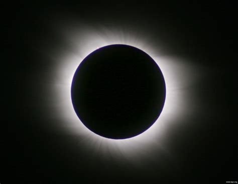 Perlu diketahui, durasi fase gerhana bulan total kali ini terbilang singkat, yakni sekitar 14 menit 30 detik. Gerhana Bulan Sabtu, 4 April 2015