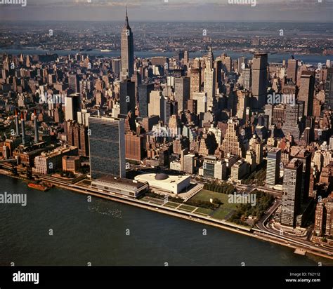 New York Skyline 1960s Hi Res Stock Photography And Images Alamy