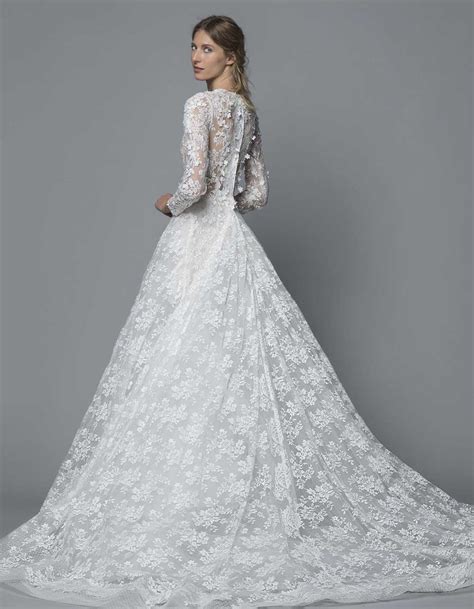Esperienza e alta sartorialità fuse nel tempo con stile e raffinatezza. Novità abiti da sposa 2020: le nuove tendenze ~ Silvia Bettini