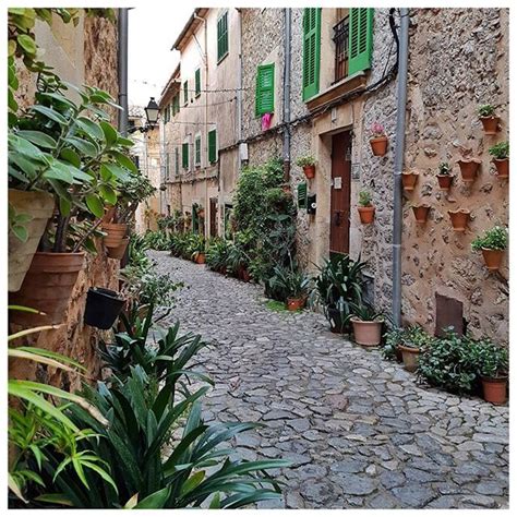 Les Jolies Ruelles De Valldemossa Majorque Majorque Ruelle Baleares