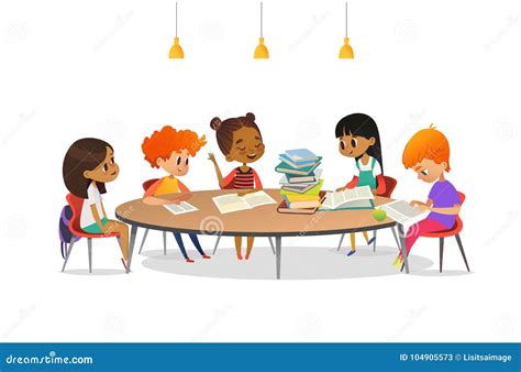 Em Torno De Uma Mesa Redonda Estão Sentados Quatro Amigos