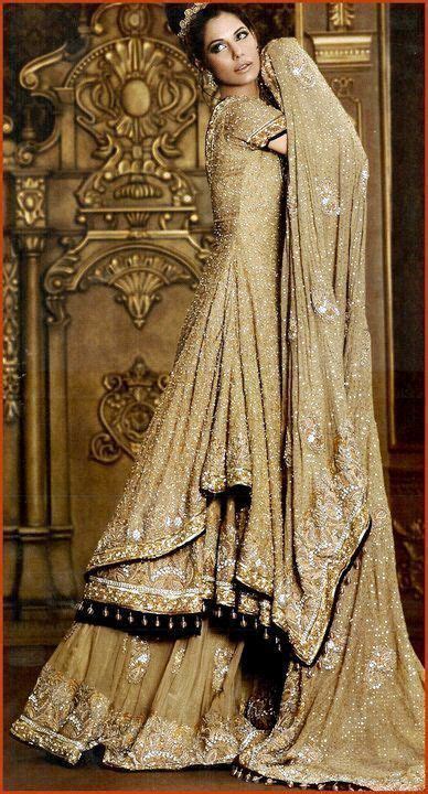 Arbeiten sie als trendige bekleidungsdesignerin und modeexperte für frauen. Golden Lehnga mit bestickt für Bridals | Pakistanische ...