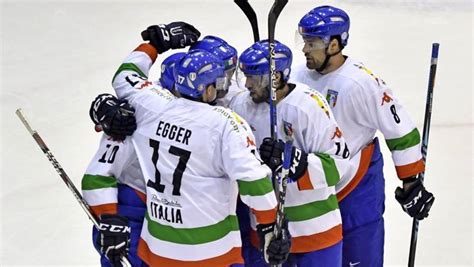 Jun 06, 2021 · all season long, canada's seven nhl teams have played only among themselves in a separate north division to avoid travel into the u.s. Hockey ghiaccio, via al Mondiale. Il Canada per