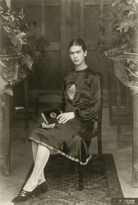 Join facebook to connect with andrew kavita and. Una giovanissima Frida Kahlo, stando alla data impressa ...
