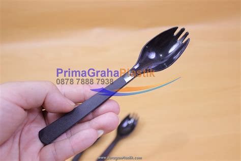 Ada sendok garpu dan pisang di rumah. Sendok Garpu 2 in 1 Bahan PP Hitam | Home